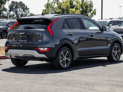 Used 2025 Kia Niro EX FWD image 5