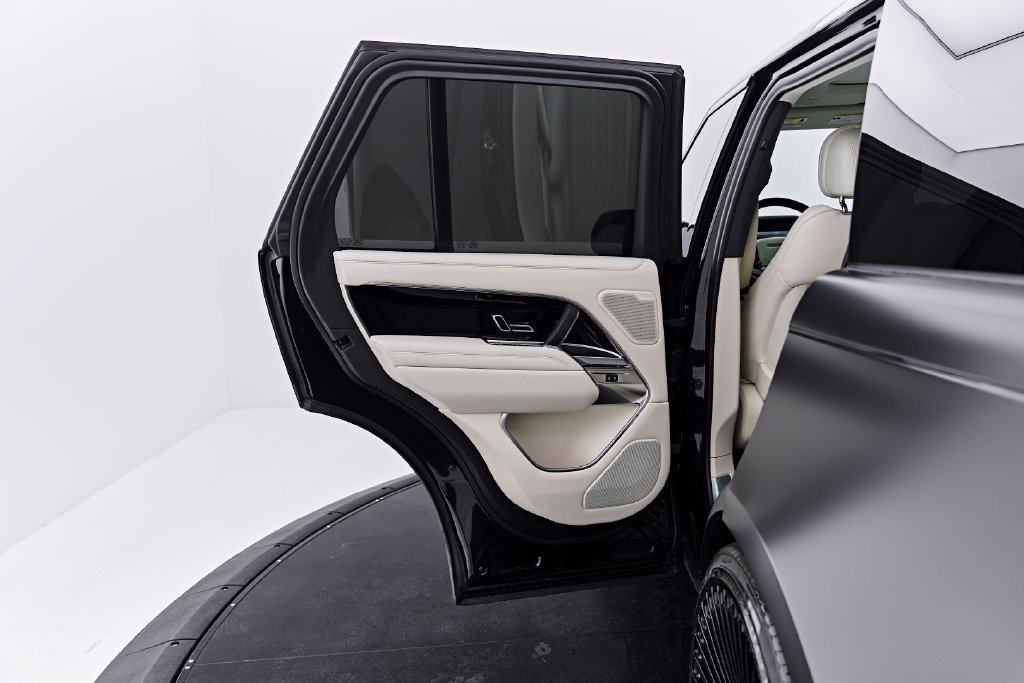 Used 2025 Land Rover Range Rover SE AWD/4WD image 30