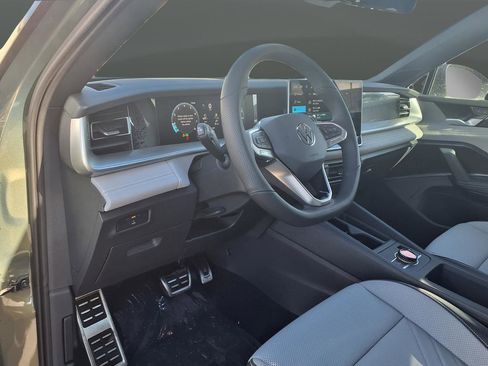 New 2026 Volkswagen Tiguan SE R-Line image 8