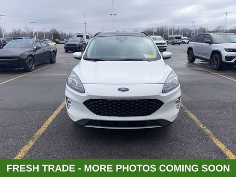 Used 2022 Ford Escape Titanium image 2