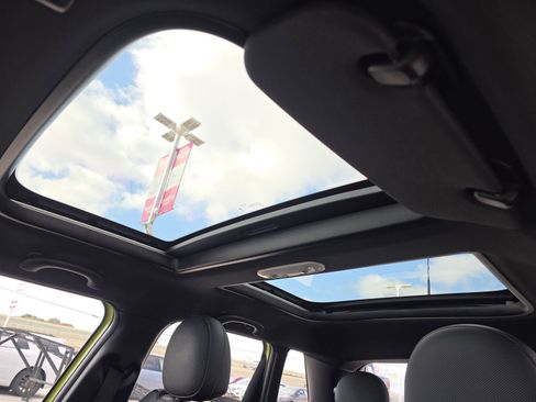 Used 2023 MINI Cooper S w/ Premium Package image 17