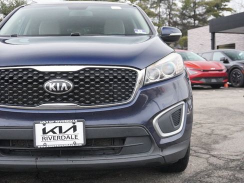 Used 2017 Kia Sorento LX image 11