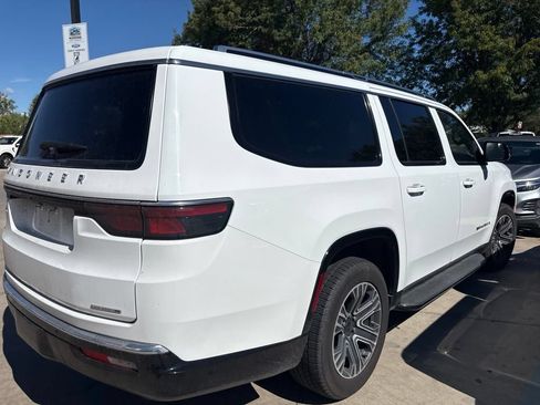 Used 2024 Jeep Wagoneer L Series II w/ Flexible Seating Group AWD/4WD image 4