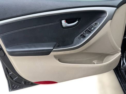 Used 2013 Hyundai Elantra GT w/ Tech Pkg FWD image 11