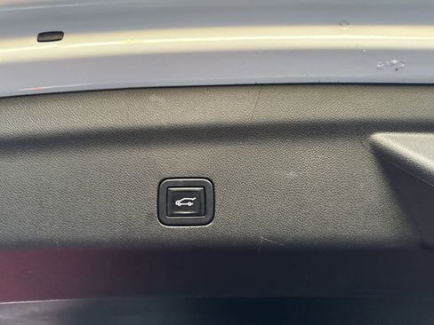 Used 2022 Chevrolet Suburban Z71 image 15