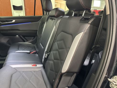 Certified 2025 Volkswagen Atlas Peak Edition SE image 23