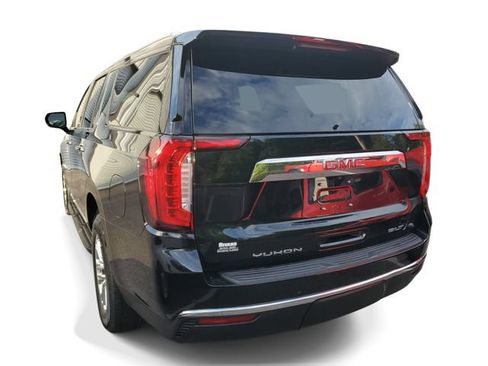 Used 2023 GMC Yukon XL SLT RWD image 3