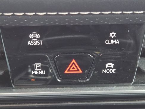 Used 2024 Volkswagen Atlas Cross Sport SE AWD/4WD image 13