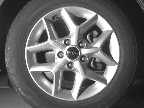 Used 2025 Kia Soul LX w/ LX Technology Package FWD image 13