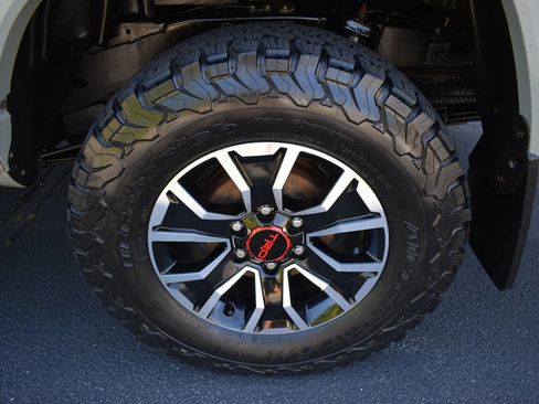 Used 2022 Toyota Tacoma TRD Sport w/ Technology Package AWD/4WD image 43