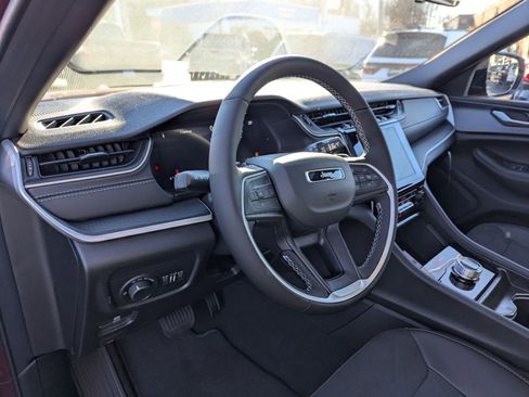 New 2025 Jeep Grand Cherokee L Altitude image 7