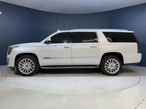 Used 2016 Cadillac Escalade ESV Luxury image 2