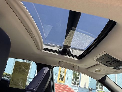 Used 2019 Lexus UX 200 w/ Premium Package image 23