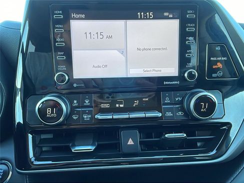 Used 2022 Toyota Highlander L image 27