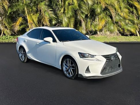 Used 2017 Lexus IS 200t image 4