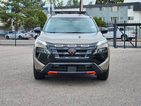 Used 2025 Nissan Rogue SV AWD/4WD image 2