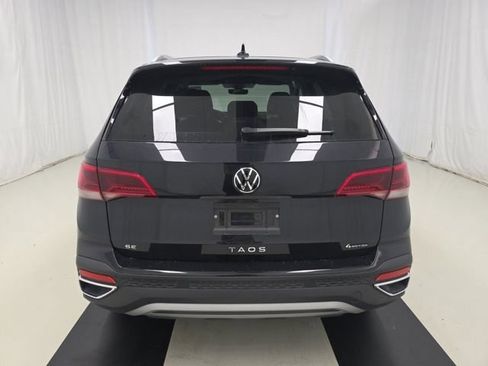 Used 2024 Volkswagen Taos SE w/ Panoramic Sunroof Package AWD/4WD image 6