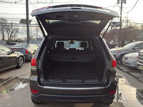 Used 2018 Jeep Grand Cherokee Limited AWD/4WD image 26