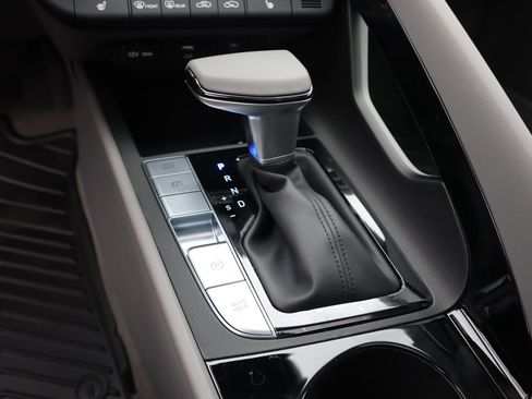 Certified 2025 Hyundai Elantra SEL image 17