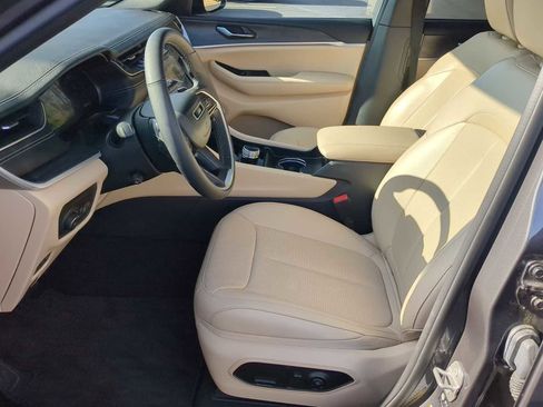 Used 2024 Jeep Grand Cherokee L Limited w/ Luxury Tech Group II image 14