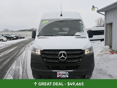 Used 2024 Mercedes-Benz Sprinter 2500 image 12