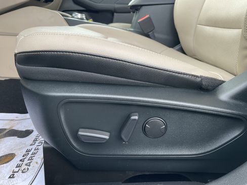 Used 2022 Ford Escape SEL image 15