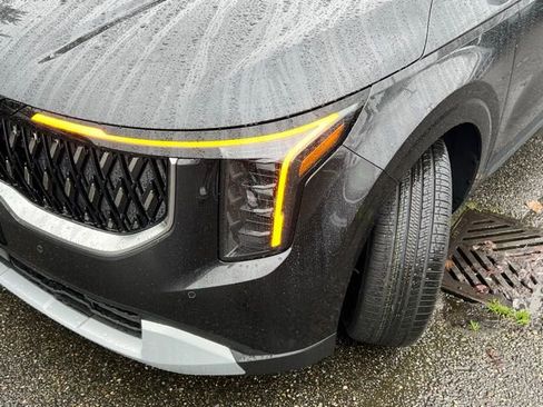 New 2026 Kia Carnival LXS image 3