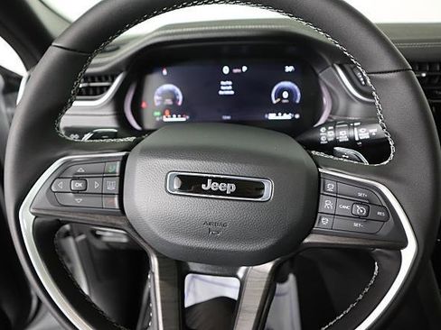 New 2025 Jeep Grand Cherokee L Limited image 12