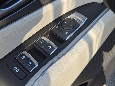 Certified 2025 Kia Sorento S w/ Panoramic Sunroof Package FWD image 17