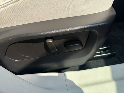 Used 2023 Buick Envision Avenir AWD/4WD image 30