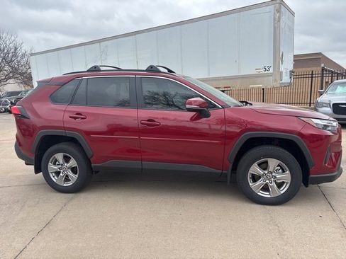 Used 2025 Toyota RAV4 XLE w/ Convenience Package image 4
