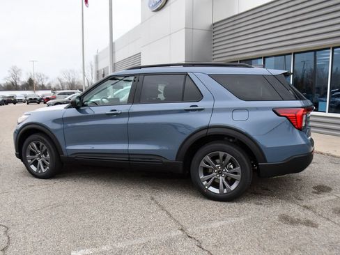 Used 2026 Ford Explorer Active w/ Active Comfort Package image 3