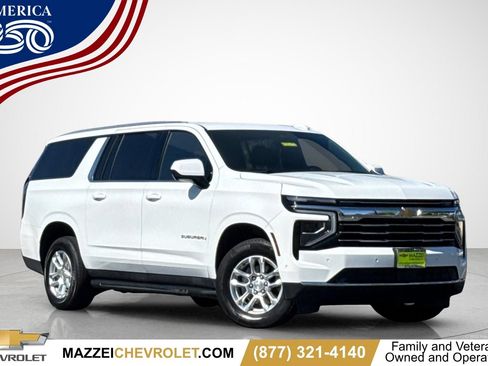 Used 2025 Chevrolet Suburban LT AWD/4WD image 1