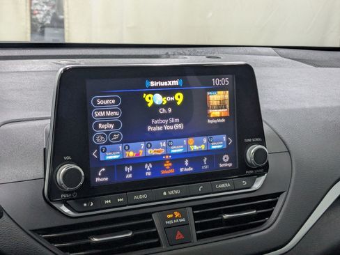 Used 2025 Nissan Altima 2.5 S FWD image 15