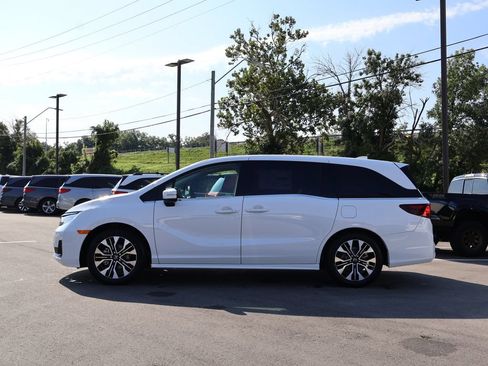 New 2026 Honda Odyssey Elite image 3