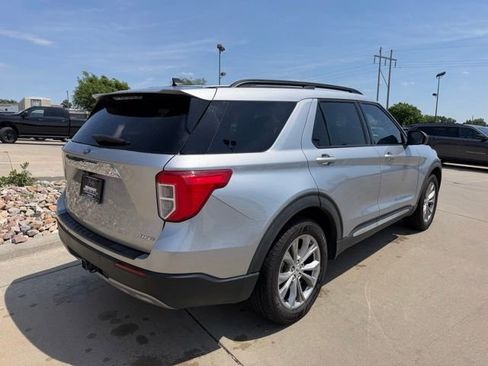 Used 2022 Ford Explorer XLT w/ Equipment Group 202A AWD/4WD image 6