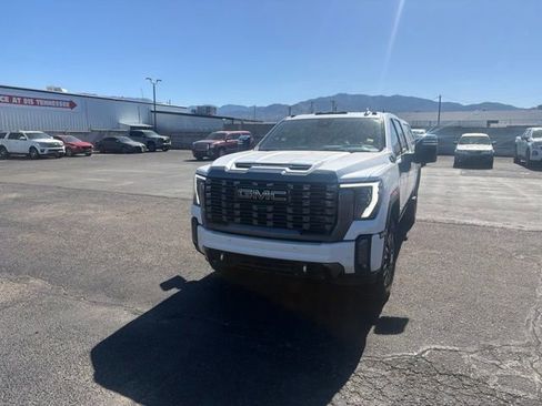 Used 2024 GMC Sierra 2500 Denali Ultimate AWD/4WD image 7
