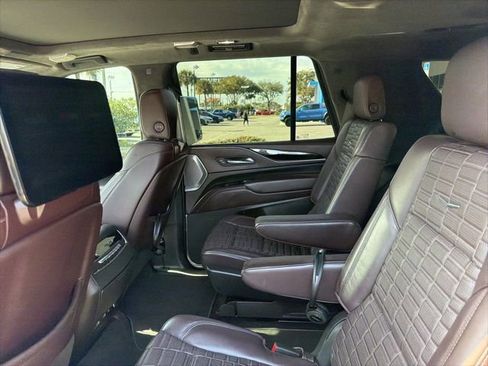 Used 2022 Cadillac Escalade Sport Platinum w/ LPO, ONYX Package image 10