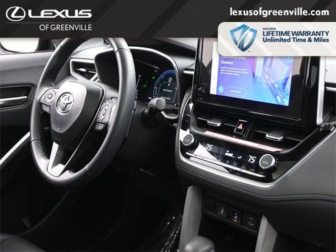 Used 2024 Toyota Corolla Cross XSE image 32