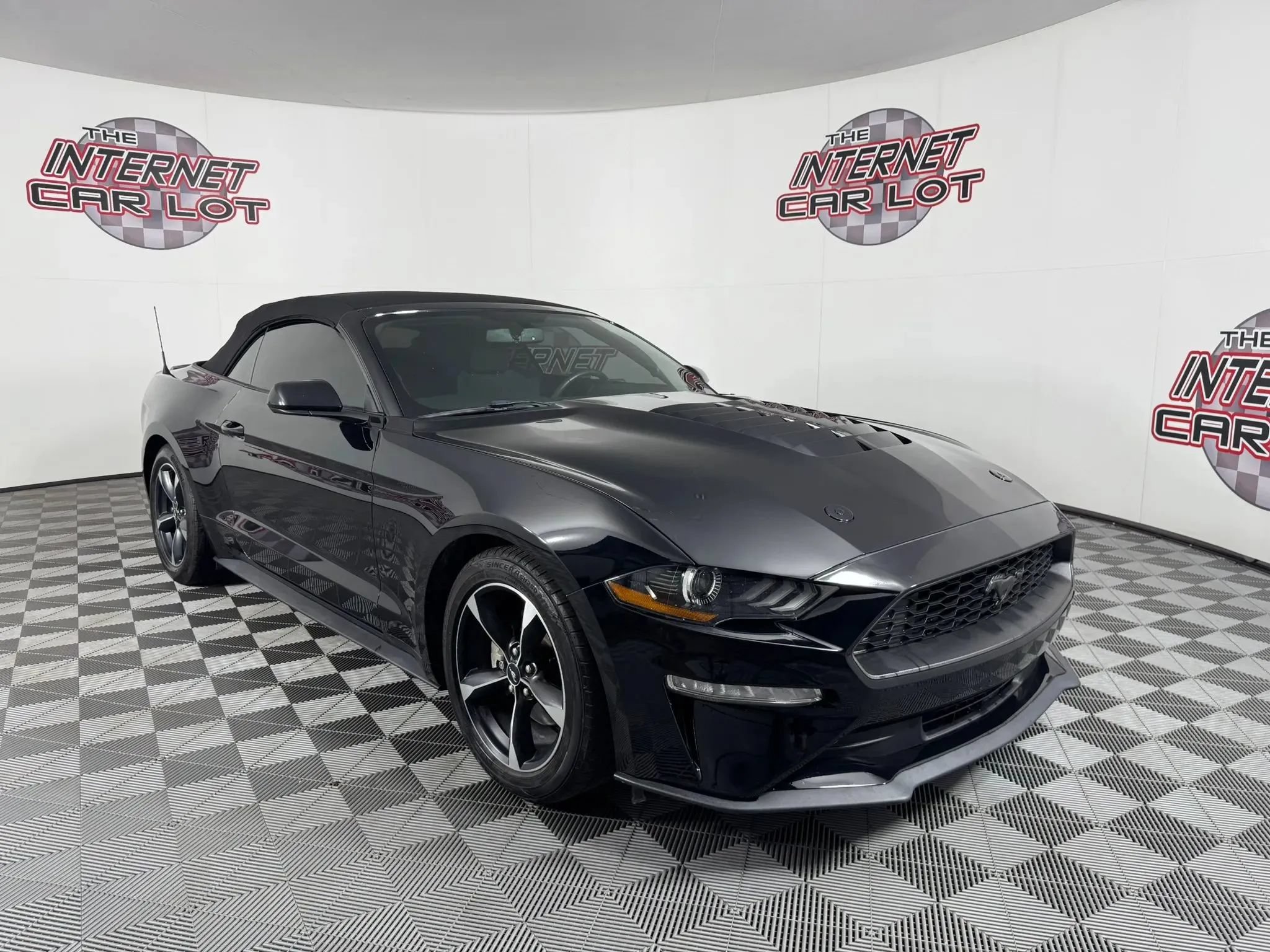 Used 2020 Ford Mustang Convertible w/ Equipment Group 101A RWD image 17