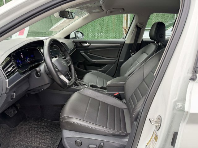 Certified 2023 Volkswagen Jetta SE FWD image 18