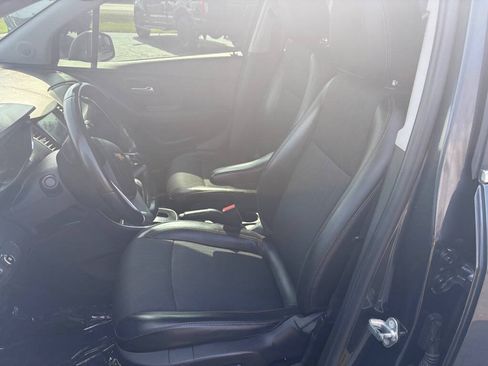 Used 2018 Chevrolet Trax LT w/ LT Convenience Package FWD image 6