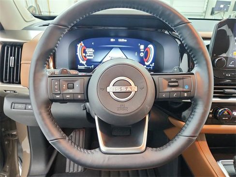 Used 2024 Nissan Pathfinder Platinum w/ Cargo Package image 25