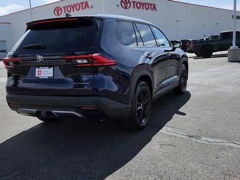 Used 2024 Toyota Grand Highlander Platinum image 2
