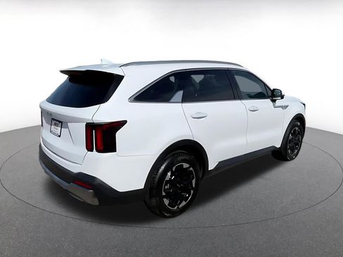 Used 2024 Kia Sorento S image 15