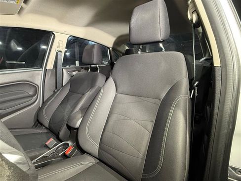 Used 2018 Ford Fiesta SE image 8