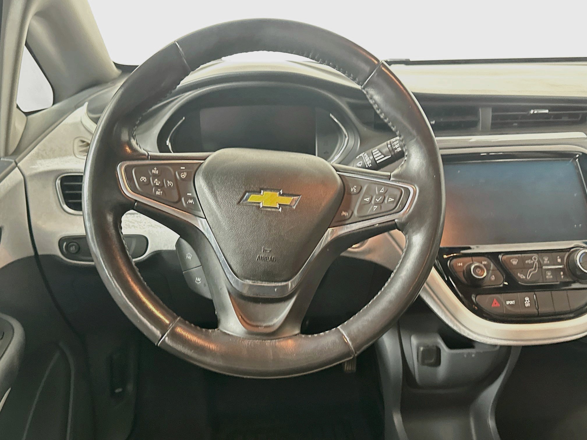 Used 2017 Chevrolet Bolt Premier w/ Driver Confidence II Package FWD image 18