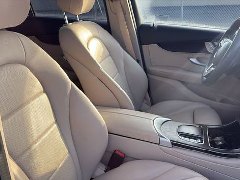 Used 2022 Mercedes-Benz GLC 300 image 32