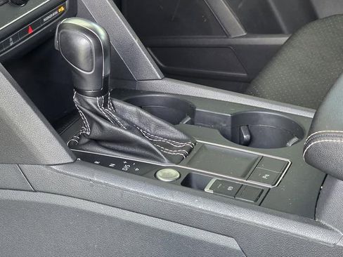 Used 2021 Volkswagen Atlas Cross Sport SE w/ Panoramic Sunroof Package FWD image 23