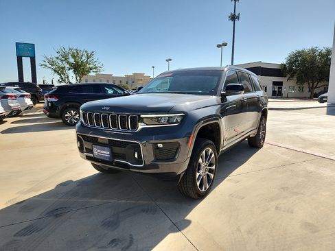 Used 2022 Jeep Grand Cherokee L Overland AWD/4WD image 2
